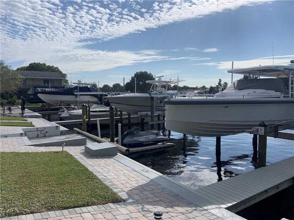 1726 Bikini Ct, Cape Coral, FL 33904-7