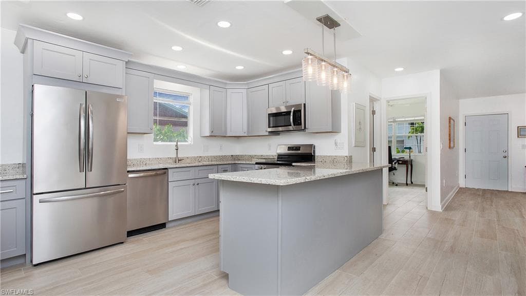 767 Glendale Ave, Naples, FL 34110-7