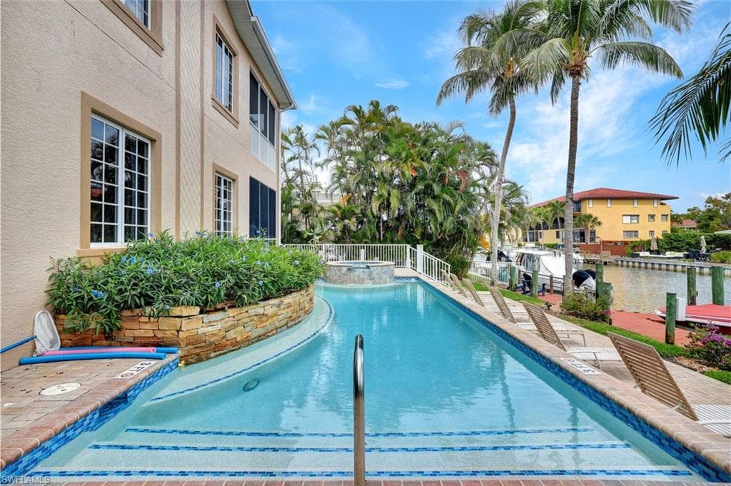 1485 Chesapeake Ave, Naples, FL 34102-27