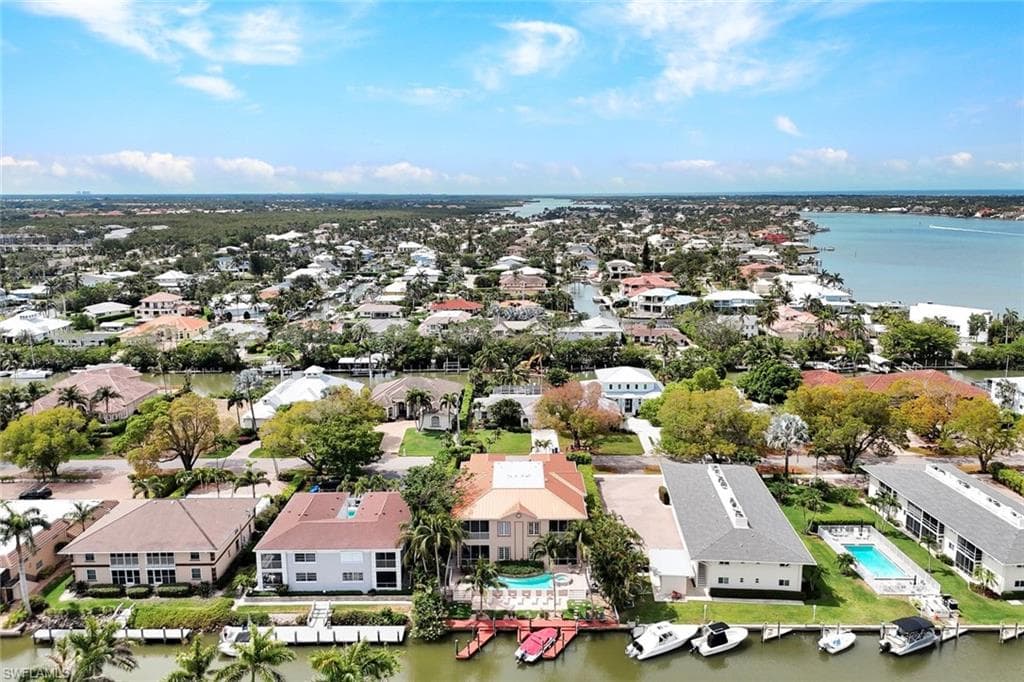 1485 Chesapeake Ave, Naples, FL 34102-38