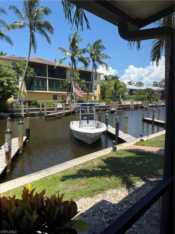 1523 Chesapeake Ave B4, Naples, FL 34102-1