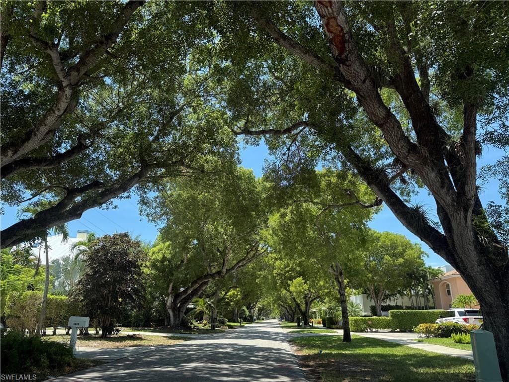 1523 Chesapeake Ave B4, Naples, FL 34102-6