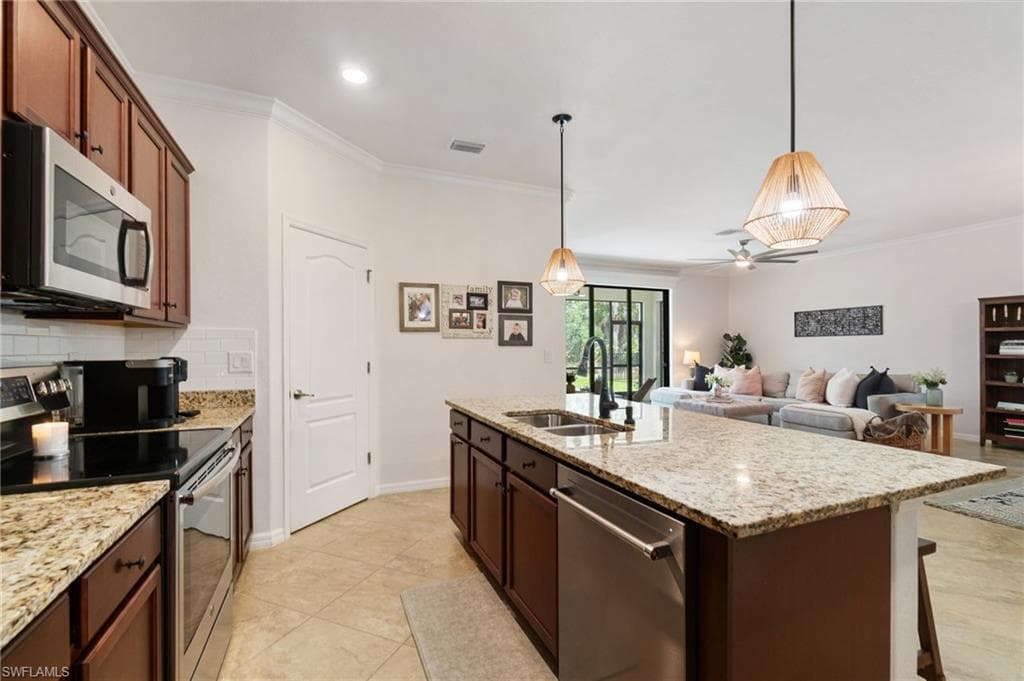 9519 Foxglove Ln, Naples, FL 34120-12