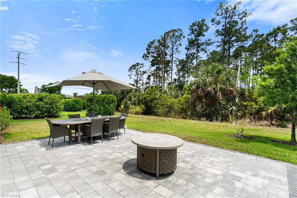 9519 Foxglove Ln, Naples, FL 34120-30