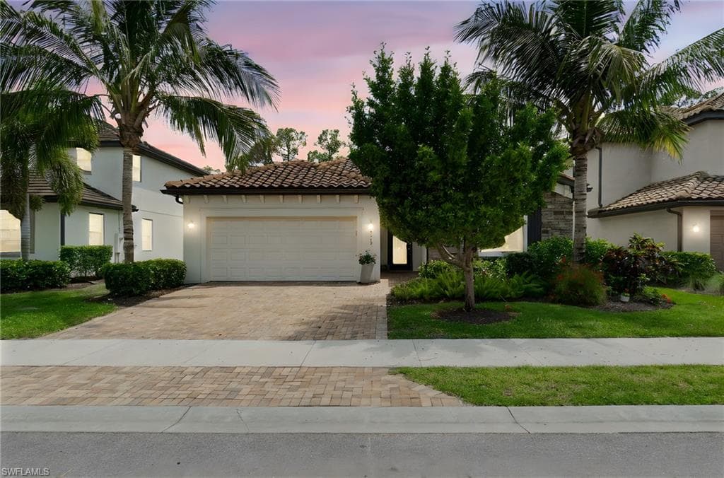 9519 Foxglove Ln, Naples, FL 34120-31