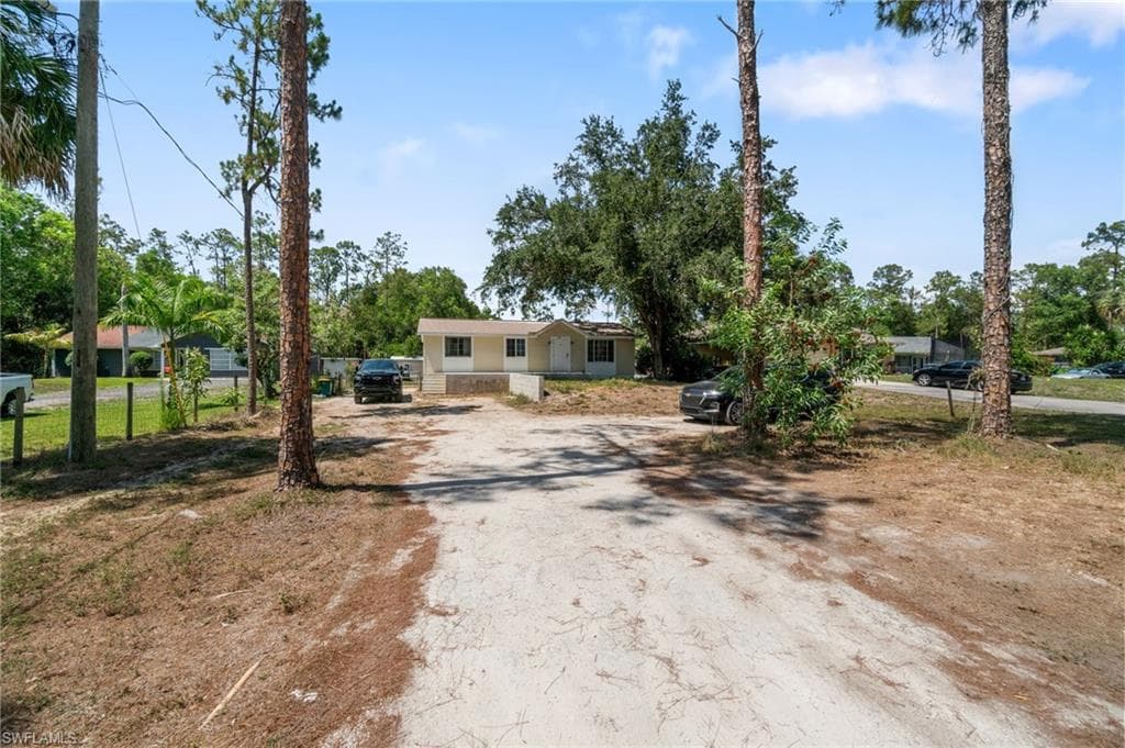 3321 Golden Gate Blvd E, Naples, FL 34120-23