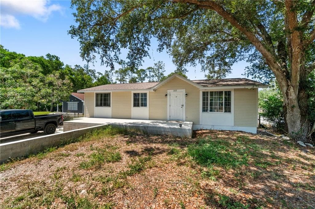 3321 Golden Gate Blvd E, Naples, FL 34120-24