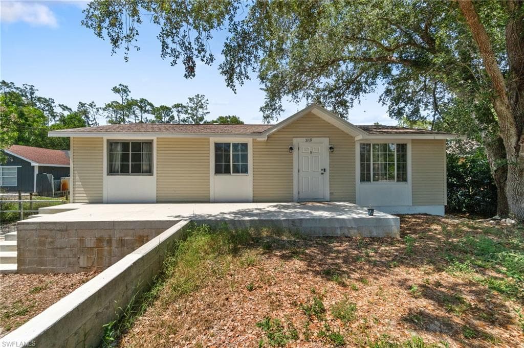 3321 Golden Gate Blvd E, Naples, FL 34120-4