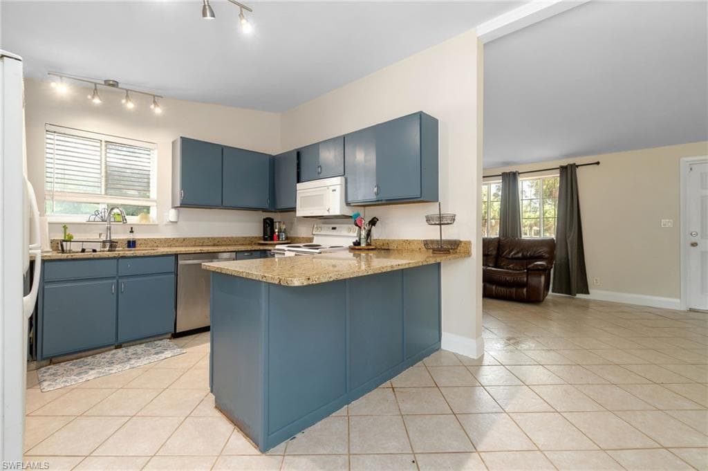 3321 Golden Gate Blvd E, Naples, FL 34120-7