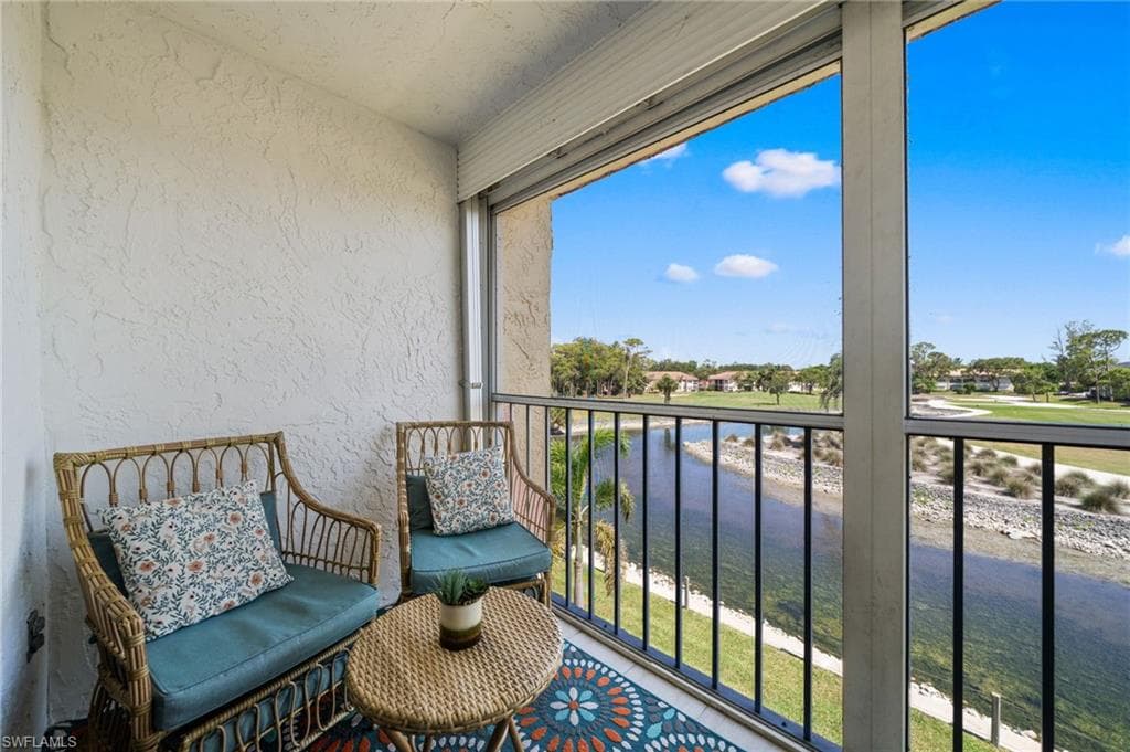 190 Turtle Lake Ct 311, Naples, FL 34105-9