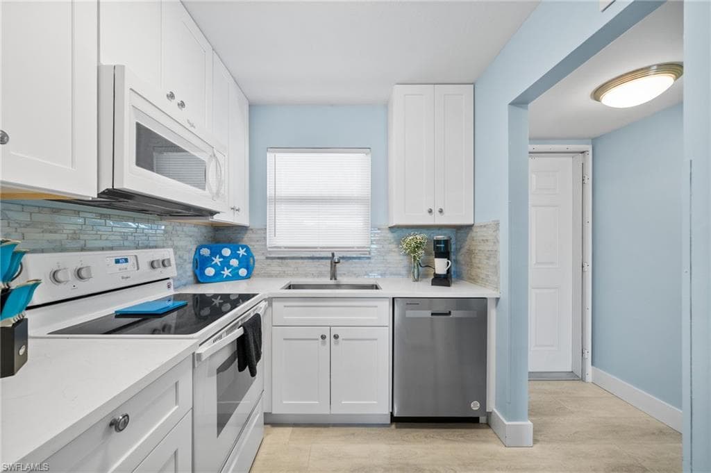 190 Turtle Lake Ct 311, Naples, FL 34105-11