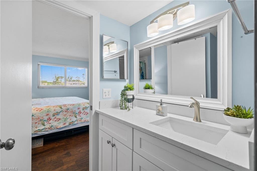 190 Turtle Lake Ct 311, Naples, FL 34105-20