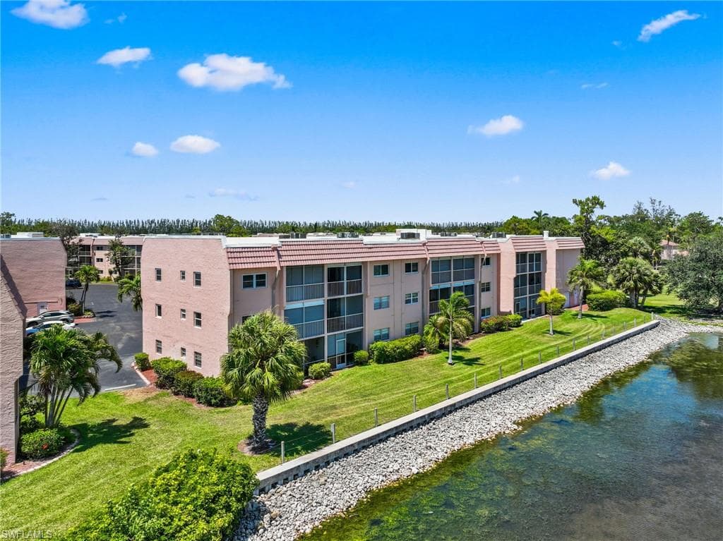 190 Turtle Lake Ct 311, Naples, FL 34105-25