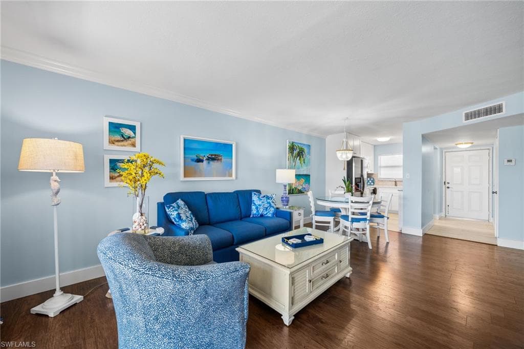 190 Turtle Lake Ct 311, Naples, FL 34105-34