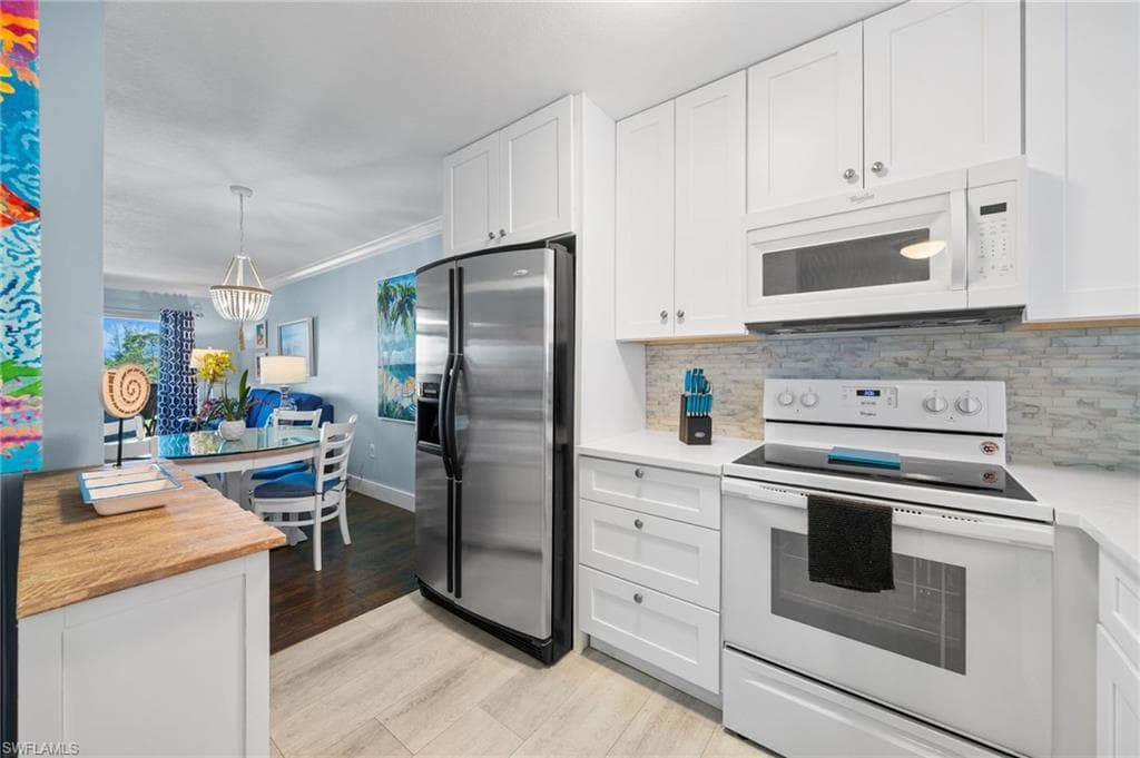 190 Turtle Lake Ct 311, Naples, FL 34105-4