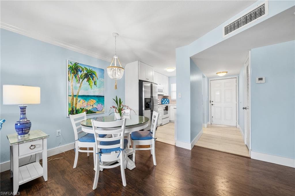 190 Turtle Lake Ct 311, Naples, FL 34105-5