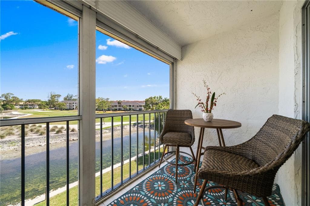 190 Turtle Lake Ct 311, Naples, FL 34105-8