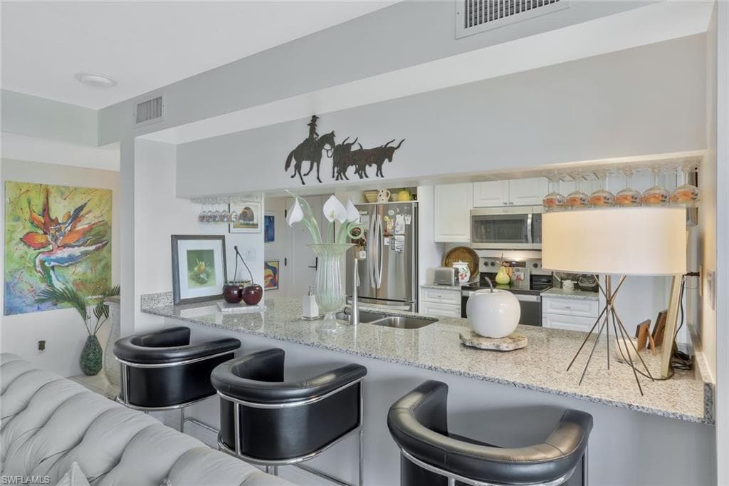 6573 Marissa Loop 303, Naples, FL 34108-8