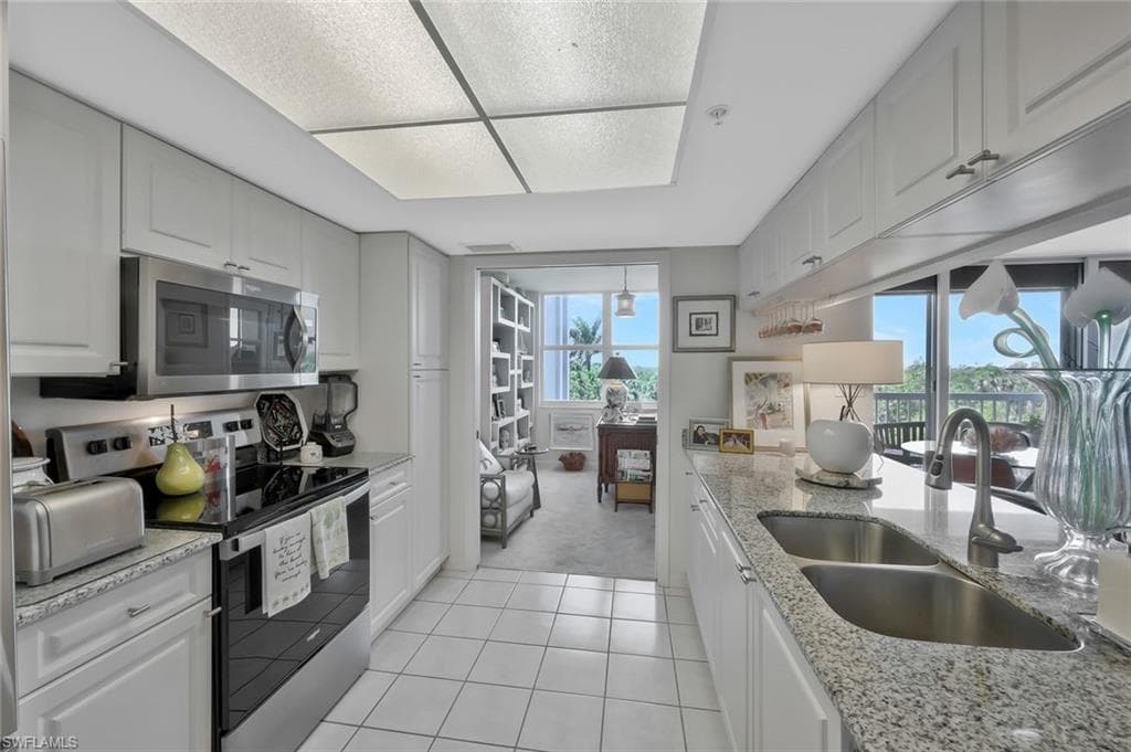 6573 Marissa Loop 303, Naples, FL 34108-9