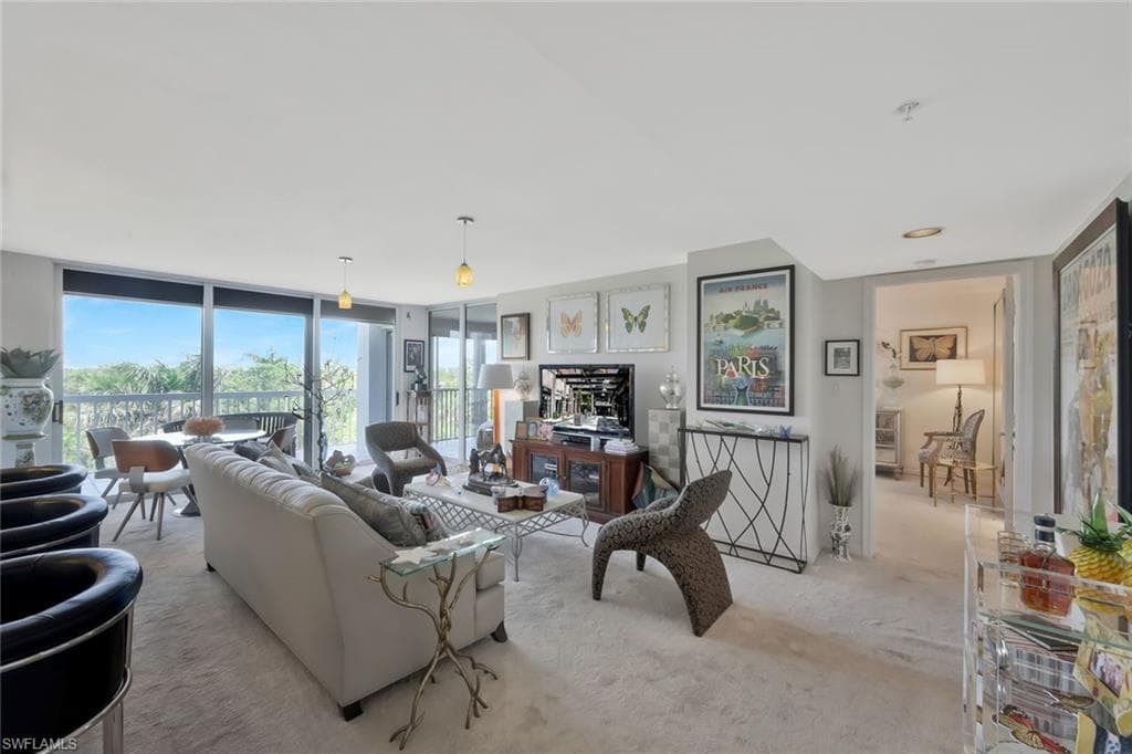 6573 Marissa Loop 303, Naples, FL 34108-4