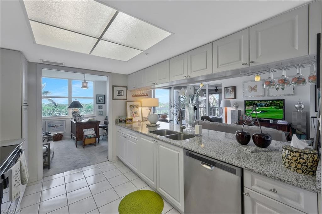 6573 Marissa Loop 303, Naples, FL 34108-5