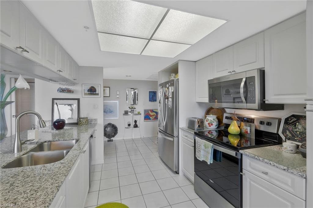 6573 Marissa Loop 303, Naples, FL 34108-6