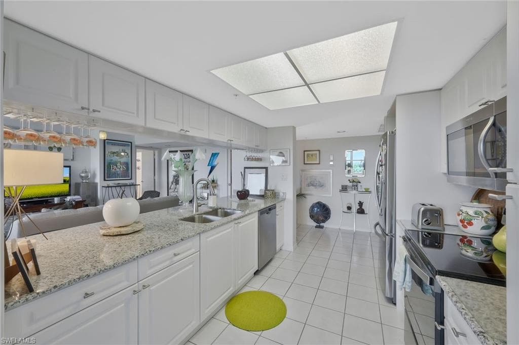 6573 Marissa Loop 303, Naples, FL 34108-7