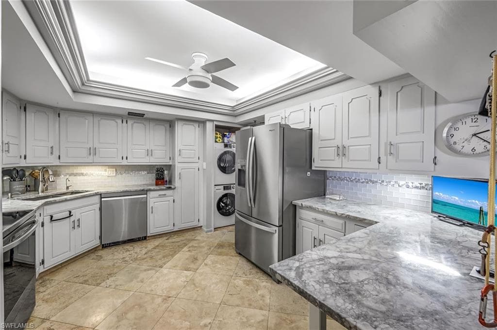 174 Collier Blvd 304, Marco Island, FL 34145-15