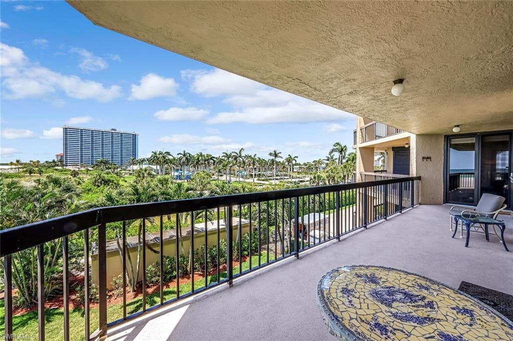 174 Collier Blvd 304, Marco Island, FL 34145-30