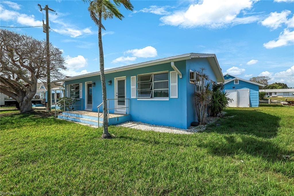 110 East Ct, Naples, FL 34140-17