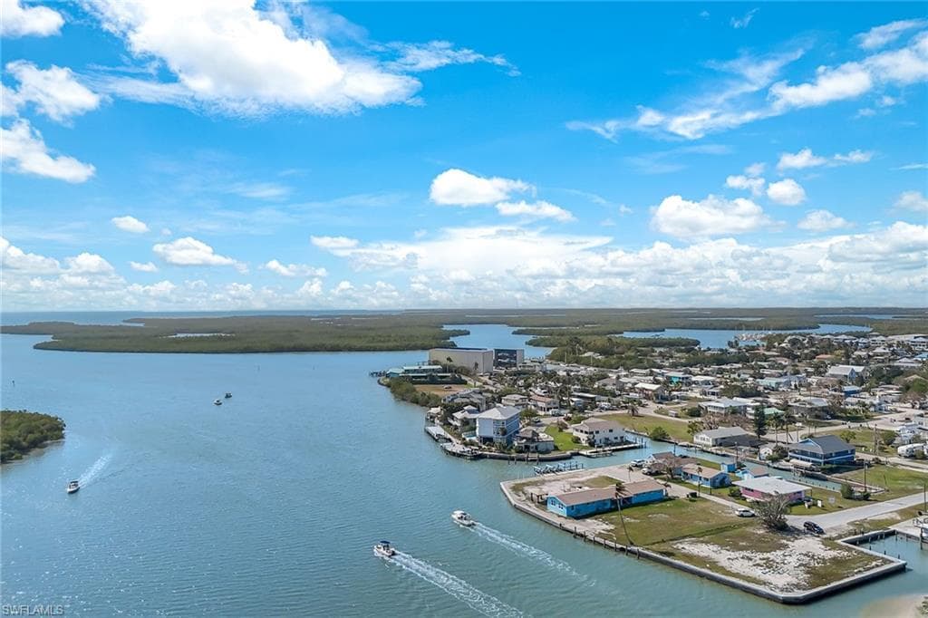 110 East Ct, Naples, FL 34140-1