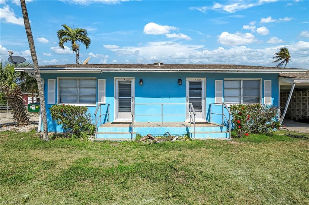 110 East Ct, Naples, FL 34140-2