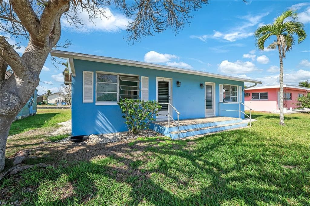 110 East Ct, Naples, FL 34140-3