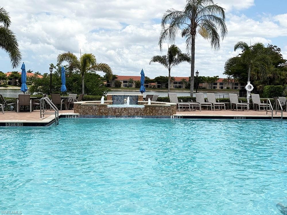 6310 Huntington Lakes Cir 203, Naples, FL 34119-26