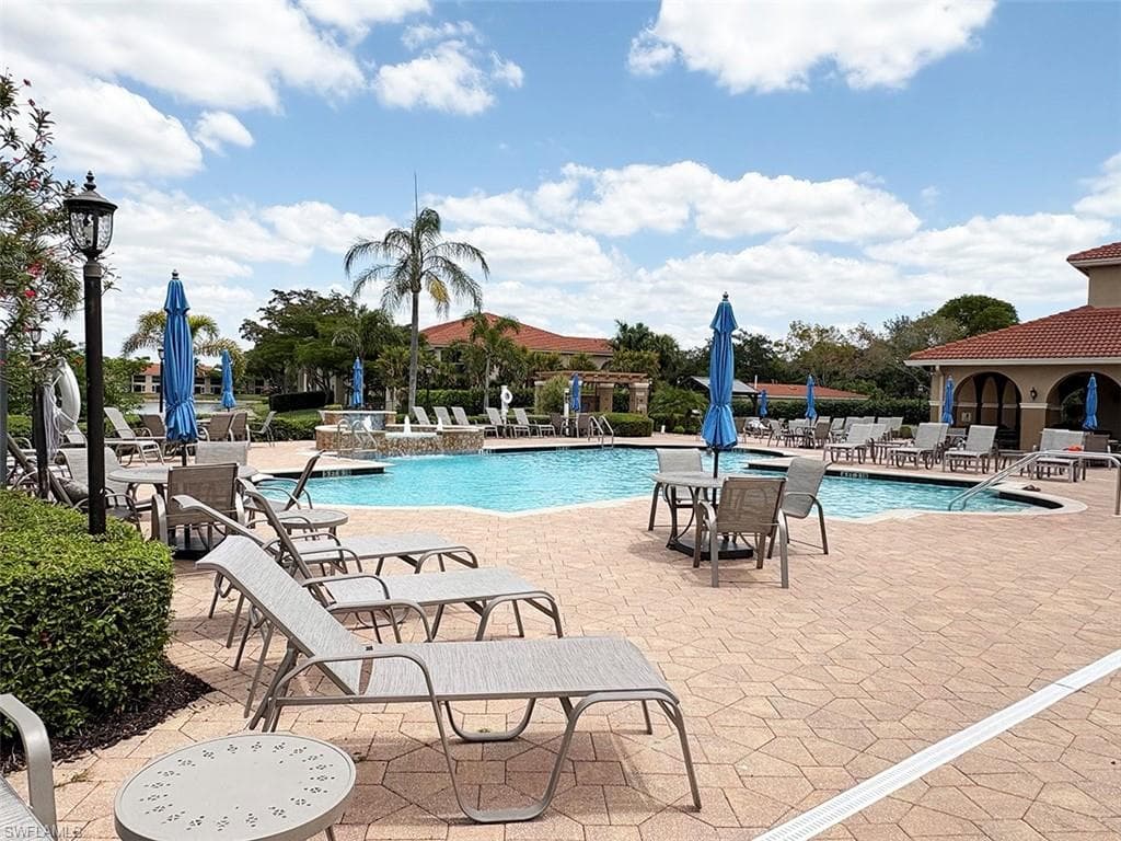 6310 Huntington Lakes Cir 203, Naples, FL 34119-32