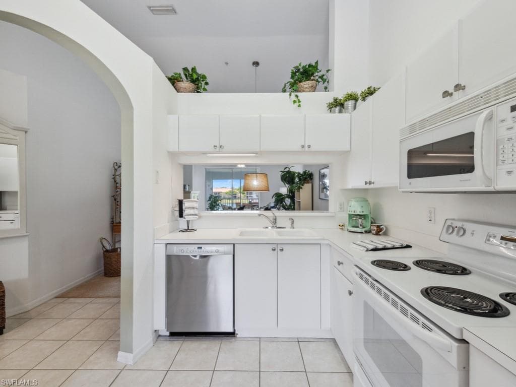6310 Huntington Lakes Cir 203, Naples, FL 34119-6
