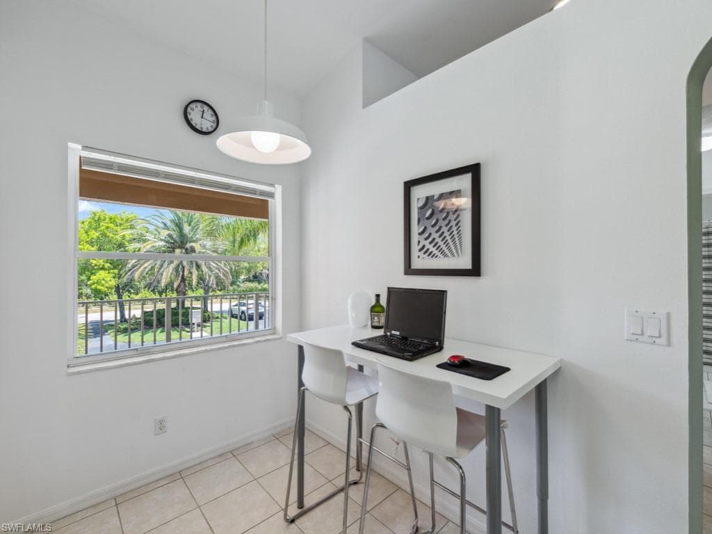 6310 Huntington Lakes Cir 203, Naples, FL 34119-7