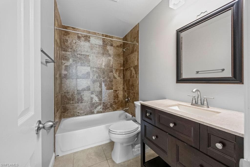 1429 Monarch Cir, Naples, FL 34116-18