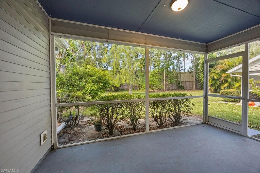 1429 Monarch Cir, Naples, FL 34116-26