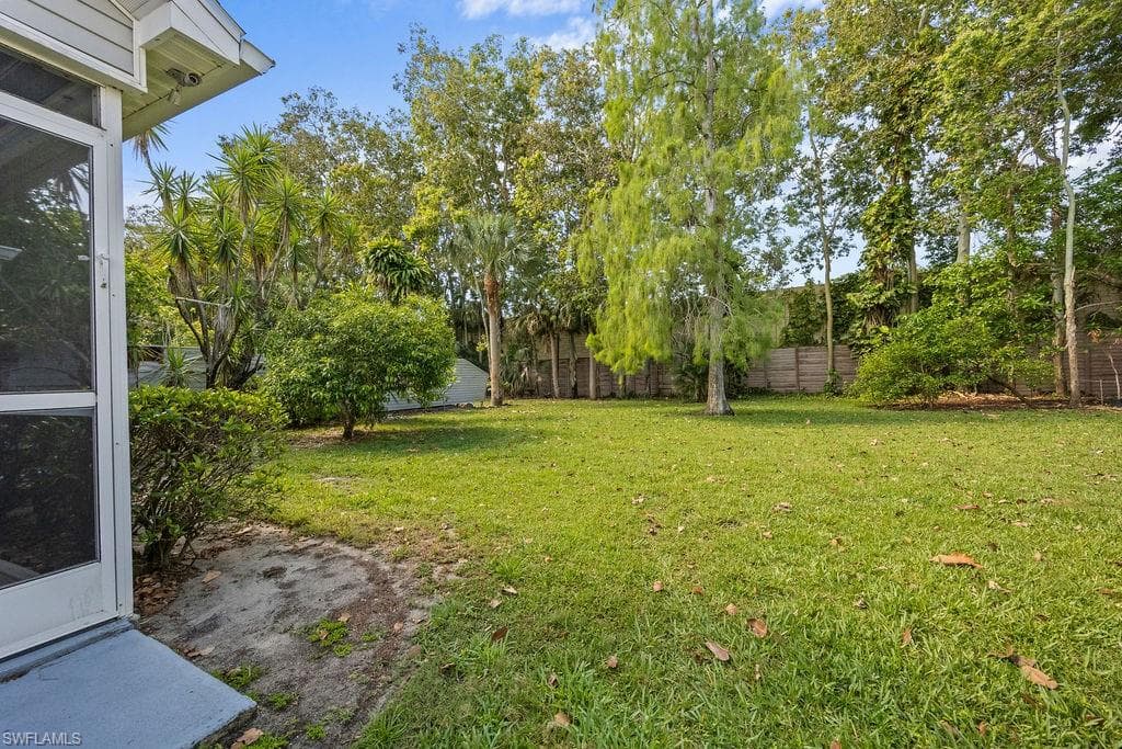 1429 Monarch Cir, Naples, FL 34116-33