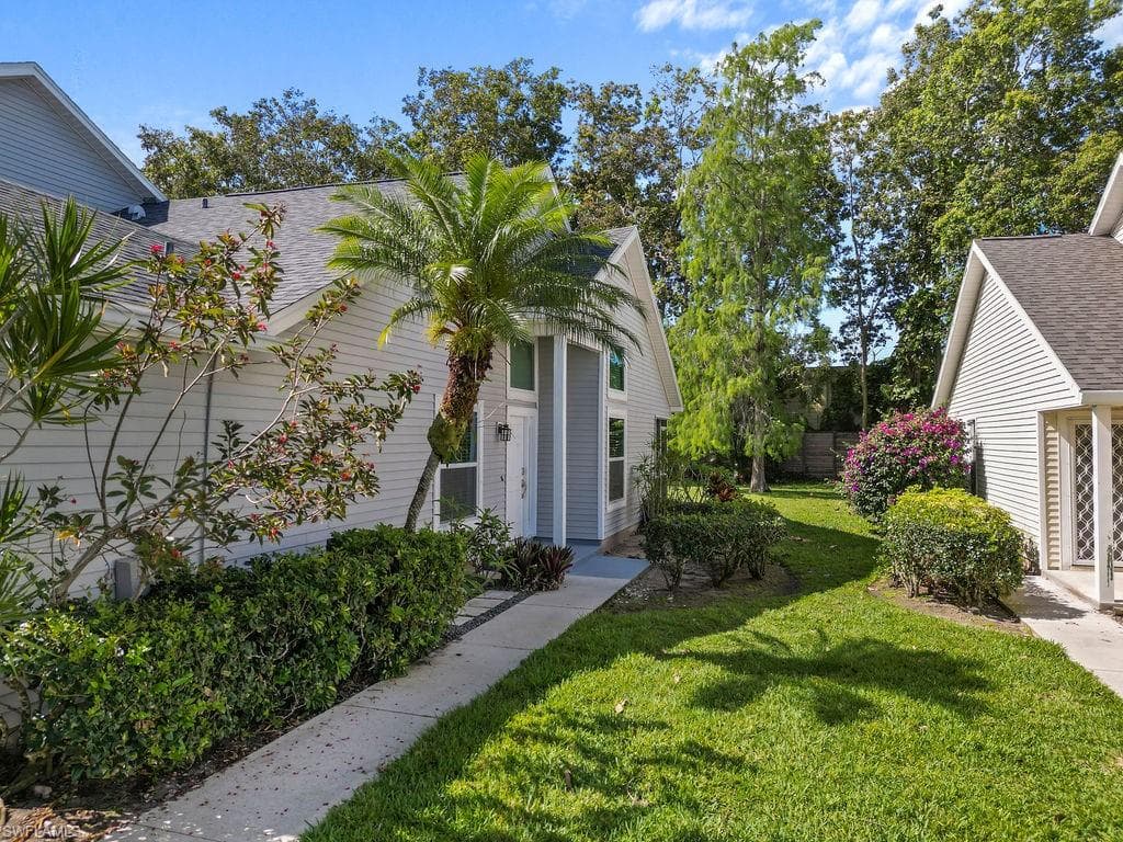 1429 Monarch Cir, Naples, FL 34116-4