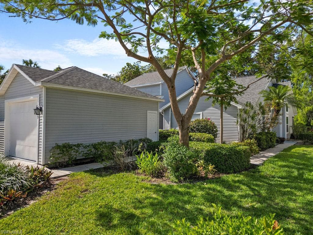 1429 Monarch Cir, Naples, FL 34116-5