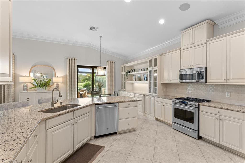 8880 Savona Ct, Naples, FL 34119-18
