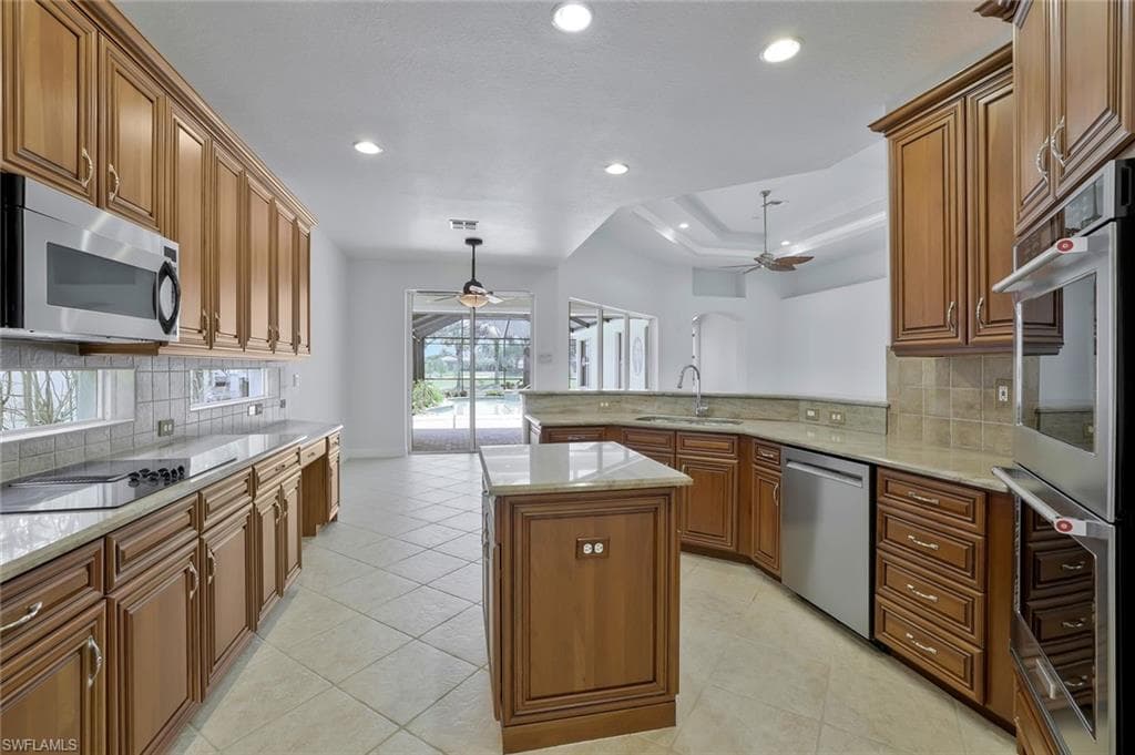 4923 Cerromar Dr, Naples, FL 34112-11