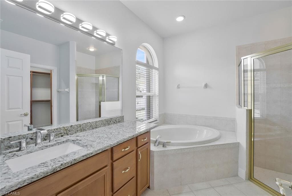 4923 Cerromar Dr, Naples, FL 34112-17