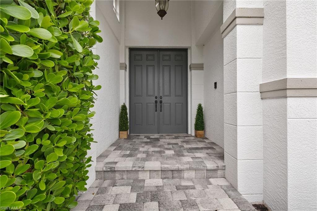 1737 York Island Dr, Naples, FL 34112-4