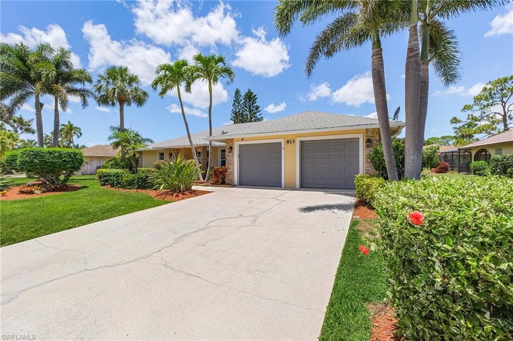 813 Saint Andrews Blvd, Naples, FL 34113-3