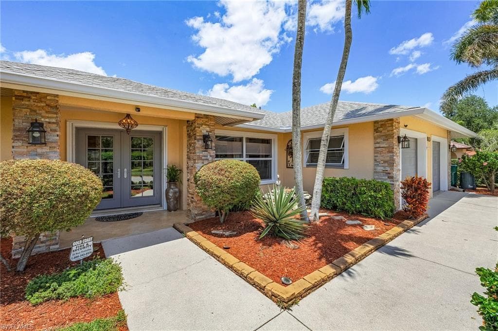 813 Saint Andrews Blvd, Naples, FL 34113-4