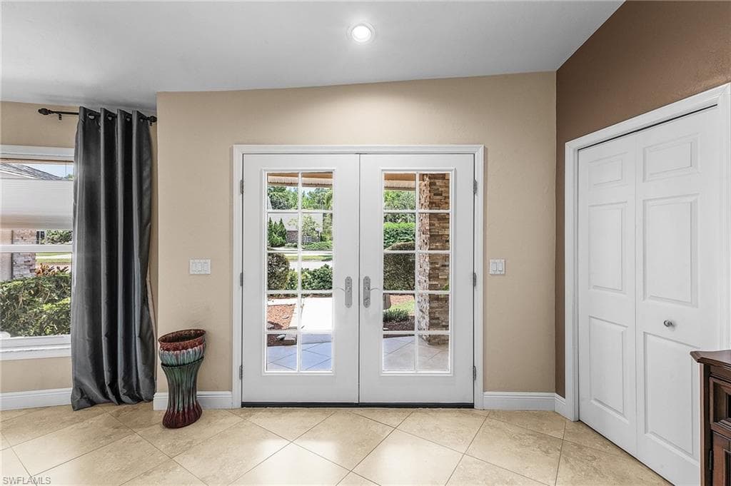 813 Saint Andrews Blvd, Naples, FL 34113-7