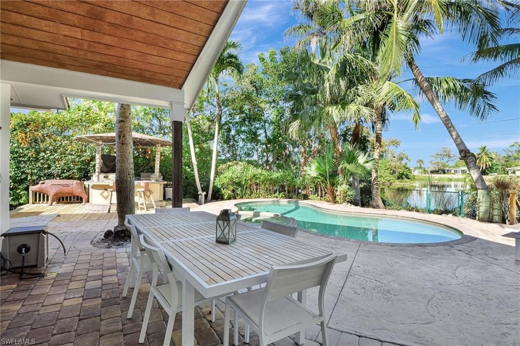 1387 28th Ave N, Naples, FL 34103-22